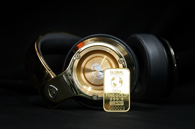 gold headphones & gold bar